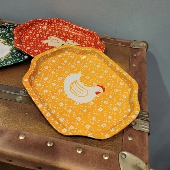 Vintage Farmhouse Country Tin Trays - Picture 4 of 4